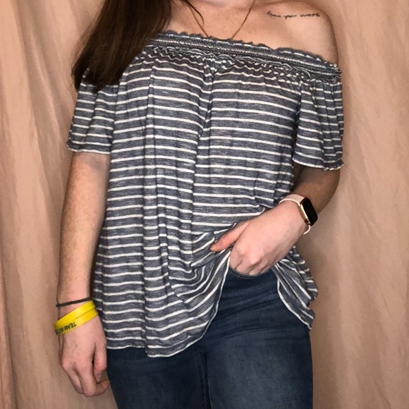 Max Studio off the shoulder top - Picture 2 of 5